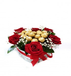 Caja floral Con Rosas y Chocolates